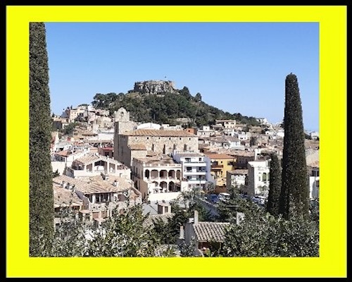 Municipi de Begur. Comarca del Baix Empordà. Vista general del poble.