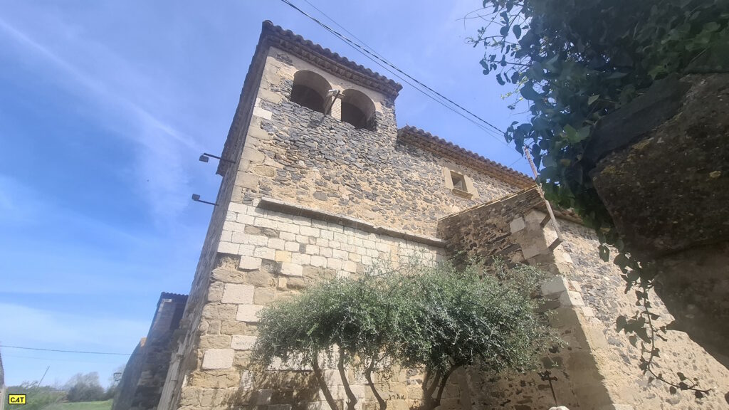 Campanar amb pedra negra.