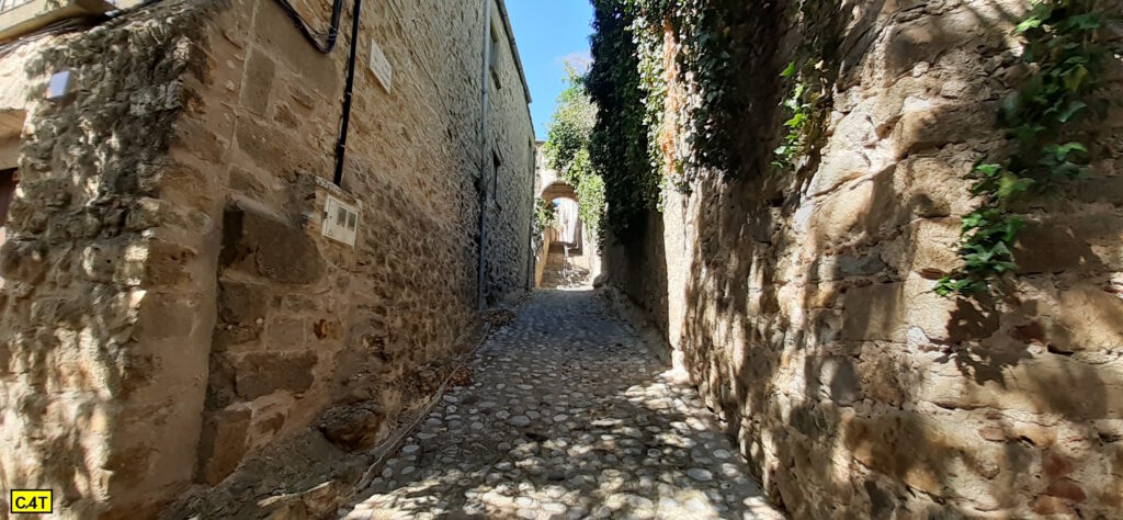 Colomers - Carrer empedrat