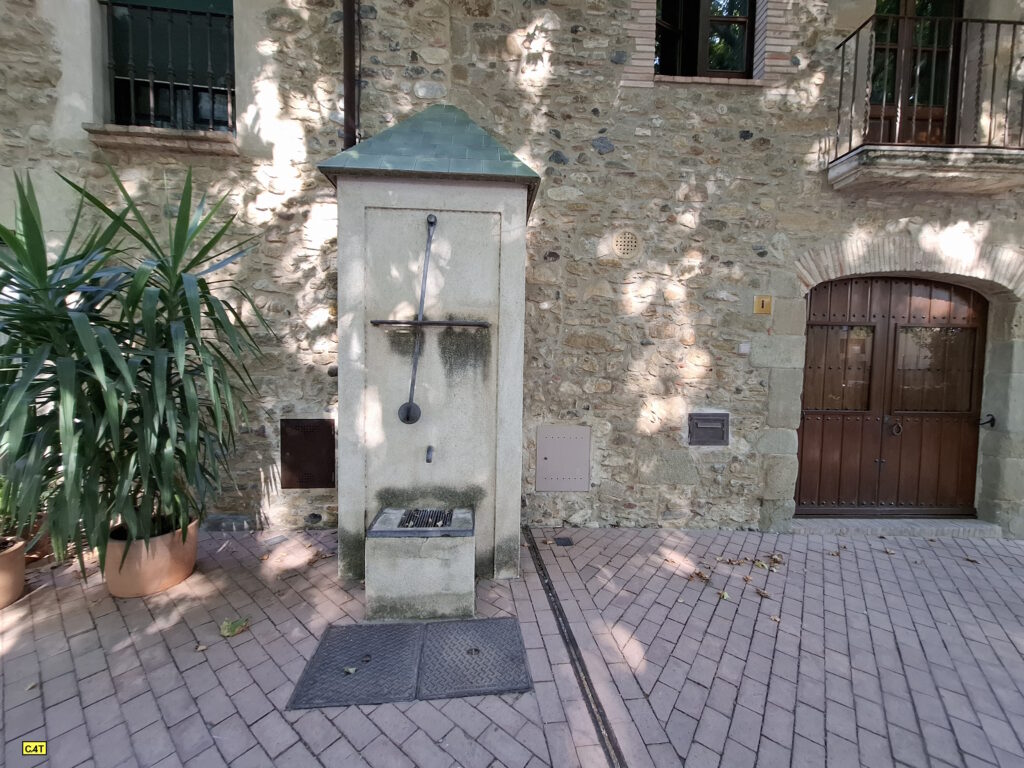 Corçà - Font Plaça del Firal