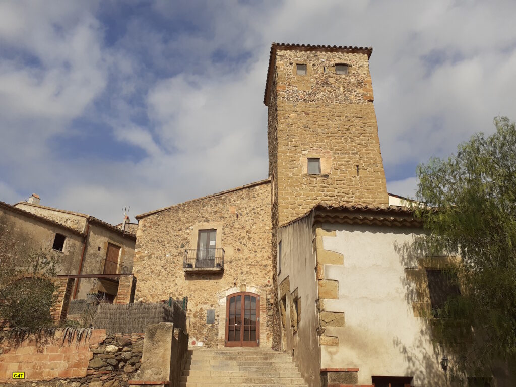 Cruïlles- Torre antiga muralla